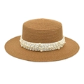 Détail d'un chapeau de paille marron avec ruban blanc orné de perles élégantes - M (56-58cm) / Chameau