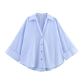 Dettaglio della camicia in popeline azzurro con maniche larghe e bottoni sul davanti - XS / Azzurro