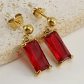 Orecchini a perno in acciaio inossidabile placcato oro 18K con zircone rosso rettangolare - Base Oro Zircone Rosso Rettangolare / Rosso