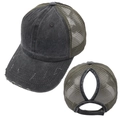 Dettaglio cappellino in cotone lavato con foro per coda di cavallo e retro a rete - Verde Scuro