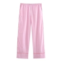 Detail einer rosa Freizeithose mit roter Paspelierung und elastischem Bund auf weißem Grund - XS / Hellrosa Hose mit Paspelierung