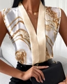 Detailansicht der eleganten V-Ausschnitt Satinbluse mit goldenem Marmordruck - S / Farbe 1 (Weiß & Gold Marmor)