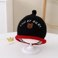 Détail du bonnet d'hiver pour bébé avec broderie ours et texte Lucky Baby brodé - 1 an - 4 ans / Noir