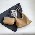 Ensemble sac hobo camel en cuir grainé et pochette zippée assortie style chic - Kaki