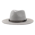 Dettaglio cappello cowboy in paglia con fascia geometrica etnica e borchie in metallo - 58cm / Grigio