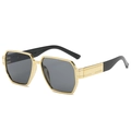 Gafas de sol poligonales grandes con montura metálica dorada y lentes gris oscuro - Montura Dorada Lente Gris