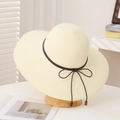 Cappello di paglia a tesa larga da donna color crema con fiocco per vacanze estive - Bianco Latte