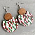 Boucles d'oreilles de Noël en bois avec motifs géométriques rouges et verts - Sapin de Noël vert