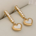 Orecchini pendenti dorati con barra di diamanti e ciondolo a cuore in conchiglia bianca - Stile cuore madreperla / Oro + Cuore