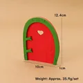 Mini porta in legno rossa e verde per casa delle bambole con incisioni a cuore e dimensioni - Mini Porta Rossa
