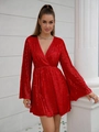 Abito corto rosso con paillettes, profondo scollo a V e maniche lunghe a campana - Rosso