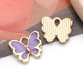 Bunter Schmetterling-Anhänger aus Legierung mit lila Emaille und Vergoldung - Violetter Schmetterling (12x11 mm)