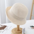 Κρεμ πλεκτό καπέλο cloche από ιαπωνικό χαρτί washi με ανάγλυφη πλέξη και γείσο - Μπεζ