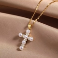 Elegante collar de cruz en acero de titanio dorado con perlas blancas y circonitas - Collar de Colibrí con Cadena