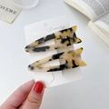 Set of two cat-shaped acetate hair clips with tortoiseshell pattern and gold details - 2 Pcs/Set / Beige Tortoise Shell