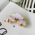 Pinza per capelli in acrilico a forma di nuvola viola e bianco per acconciature donna - Nuvola di Cotone / Circa 7cm