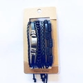 Detailansicht des 4-teiligen schwarzen Lederarmband-Sets für Herren auf Displaykarte - Mehrlagiger Geflochtener Leder Perlen Stil