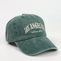 Détail de la broderie vintage Los Angeles sur une casquette en coton lavé vert - Réglable / Vert