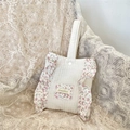 Sac à main matelassé blanc à motif floral avec bords volantés roses et broderies - Rose à Motif Floral Sergé