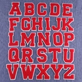 Set mit 26 roten Chenille-Buchstaben-Patches mit weißem Rand im College-Stil für Kleidung - 26 Buchstaben Set / Weiße Basis Rote Linie