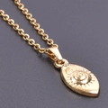 Collana in acciaio inossidabile dorato con un ciondolo a forma di occhio e trama a spirale - Collana / Oro