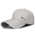 Hellgraue Sport-Baseballkappe mit verlängerter Krempe und seitlichem S-Sport-Druck - Verstellbar / Hellgrau