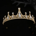 Luxuriöse goldene Brautkrone mit funkelnden Kristallen für Hochzeitshaarstyling - Gold