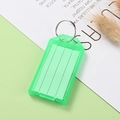 Llavero de plástico verde translúcido con anillo metálico y etiqueta de papel para marcar - Verde