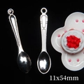 Dettaglio di mini cucchiai d'argento 11x54mm per accessori fai da te per casa delle bambole - Cucchiaio da Minestra in Lega Grande (11x54mm)