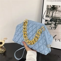 Hellblaue gesteppte PU-Ledertasche mit goldener Kette und langem verstellbarem Schultergurt - Blau