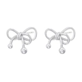 Dettaglio di orecchini a lobo a fiocco argento con piccoli ciondoli a sfera su bianco - Stile Nodo a Nastro (VE1424 Oro Bianco)
