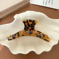 Grande pince à cheveux en acétate écaille de tortue avec gravure sur plateau - Écaille Café