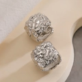 Orecchini moderni in argento con design a trama lavica irregolare in stile minimalista - Argento