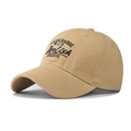 Dettaglio ravvicinato del cappellino da baseball kaki con ricamo nero e visiera curva - Regolabile / Cachi