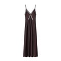 Elegantes Satin-Midikleid mit Spitzenbesatz in Schokobraun und schmalen Schultergurten - XS / Kaffeebraun