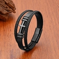 Bracciale multistrato in pelle nera con croce in metallo e chiusura magnetica su legno - 21cm / Nero