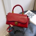 Sac à main carré rétro rouge en cuir PU avec fermoir doré pour porter en bandoulière - Rouge
