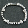 Bracelet hip hop argenté avec maillons en cœur et strass clairs sur fond noir - Argenté