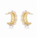 Elegante 18K vergulde C-vormige oorringen met parels en gepolijste reflecties erop - Geometrische Parel Inleg Stijl (45194) / Goud