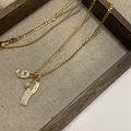 Gouden ketting met micro-pave hangers en parels aan een platte Cubaanse schakelketting - Nummer 9 Parel (20221206SKXL-7)