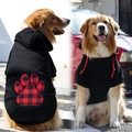 Detail van zwarte hondenhoodie met rood geruite pootafdruk voor grote hondenrassen - L / Poot Plaid Zwart