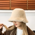 Bob en fausse fourrure pelucheuse blanc crème pour un look d'hiver chaud et chic - Taille unique / Blanc Cassé