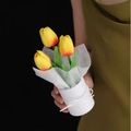 Tulipani artificiali giallo-arancio in vaso di ceramica bianca con corda decorativa - Giallo Sfumato + Secchio Bianco (Con Borsa Senza Luci)