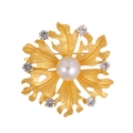 Broche de flor en oro mate con una perla central y brillantes detalles de cristal - Estilo de Flor Oro Mate (FG103-A)