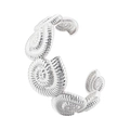 Vista dettagliata del bracciale aperto argento con design a spirale di conchiglia nautilus - Design Conchiglia (VL540) / Argento