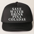 Verstelbare zwarte mesh trucker pet met witte Save Water Drink Pina Coladas tekstprint - Zwart