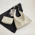Sac fourre-tout minimaliste beige en cuir grainé avec petite pochette assortie - Blanc Cassé