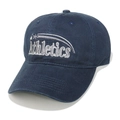 Detail der dunkelblauen Baseballkappe mit silberner Athletics-Stickerei und Stern - Marineblau