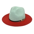 Vue détaillée du chapeau de paille avec boucle mors dorée et bord rouge contrasté - M (56-58cm) / Rouge & Vert Menthe