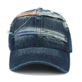 Berretto da baseball in denim blu scuro consumato con cuciture a contrasto colorate - Regolabile / Blu scuro